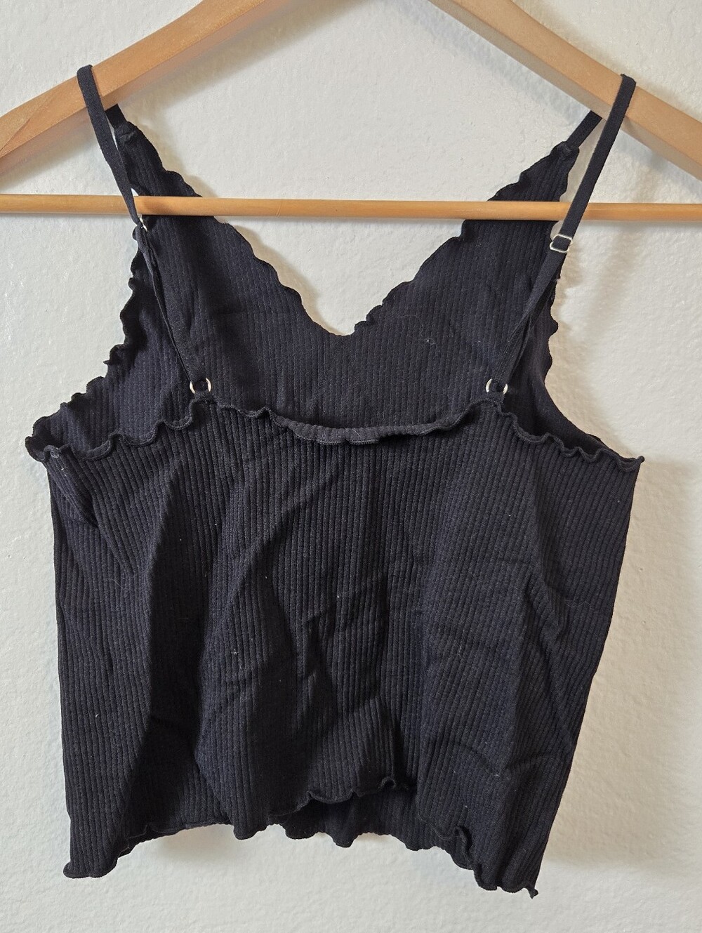 Active Basic Cropped Ruffle Hem Adjustable Strap Spaghetti Top - Picture 3 of 6